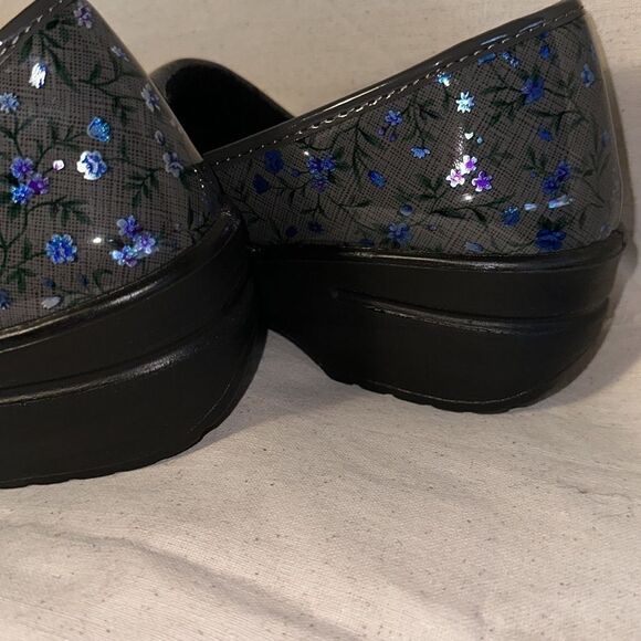 Easy Works Women's Laurie Clog - Picture 5 of 7